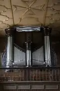 Orgue et partie de plafond de la nef