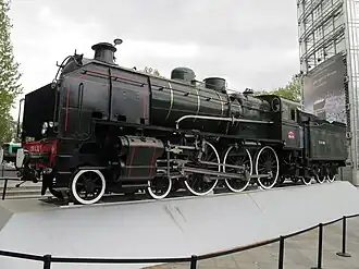 La locomotive 230 G 353 ayant figuré dans le film Le Crime de l'Orient-Express, exposée à l'Institut du monde arabe en 2014.