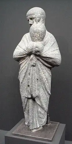 Statue de prêtre présentant l'Osiris-Canope.