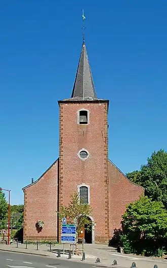 Église Saint-Rémi d'Ottignies en 2018 après la perte du tilleul centenaire.