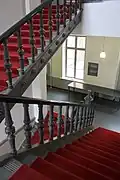 Un escalier.