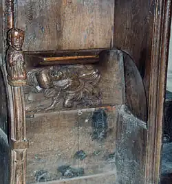 Détail d'une stalle et miséricorde, La Régalade de moine.