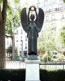 La statue de la Victoire.