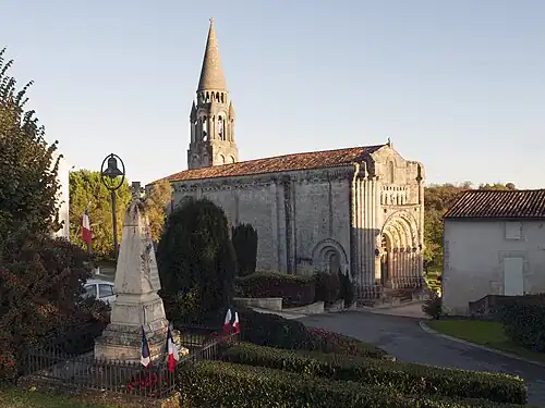 Église du XIIe siècle.