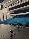 Une vue de l'auditorium depuis la scène.