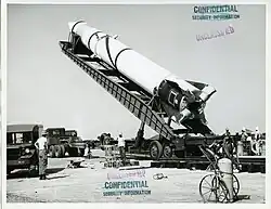 Erection du PGM-11 Redstone RS-01.