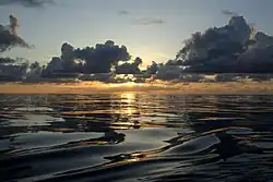 Coucher de soleil sur le Papahanaumokuakea National Marine Sanctuary.