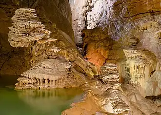 Formations karstiques près du lac supérieur.