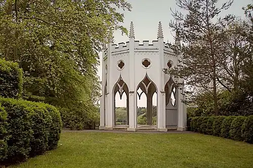 Temple gothique de Painshill Park, Surrey.