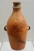 Bouteille à deux anses. Terre cuite peinte: salamandre. H 38,4 cm. Cult. Shilingxia, site : Xiping, Gansu. Musée prov. du Gansu, Lanzhou