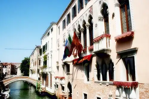 Le palais Zorzi-Liassidi et le pont Lion