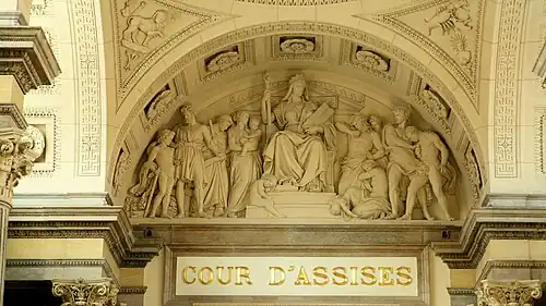 La Justice punissant le crime, palais de justice historique de Lyon.