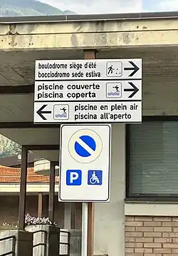 Signalisation bilingue français-italien à Chambarlet (Aoste).