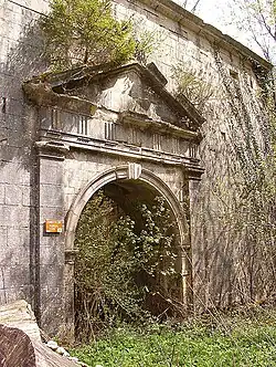 Vestiges de l'abbaye de Mureau.