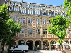 Cours intérieure de « La catho »…