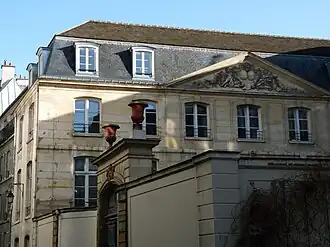No&nbsp;5 : l'hôtel Thiroux de Lailly (anciennement hôtel de Montmorency).
