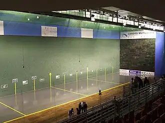 hotographie en couleurs du complexe de Jaï-alaï.