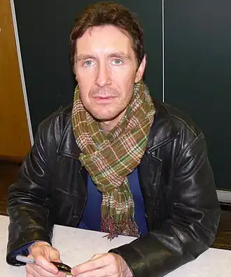 l'acteur Paul McGann, interprète du huitième Docteur.