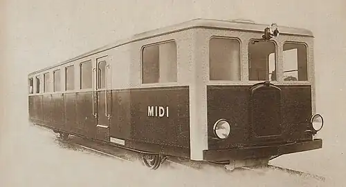 Photographie en sépia montrant une vue de trois quarts avant de la Pauline type 1.