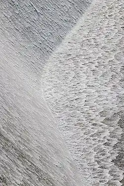 Chute d'eau au seuil sur l'Obersee (Rur) (de) à la commune de Simmerath. Mai 2022.