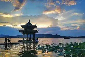 le pavillon de Jixian (en chinois: 集贤亭).