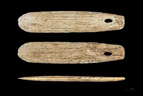 Pendeloque en bois de renne.Muséum de Toulouse.