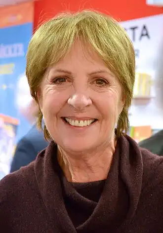 Penelope Wilton interprète Hester Leggett.