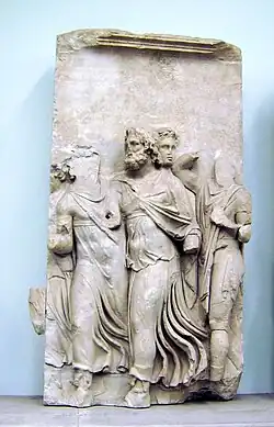 groupe d'hommes marchant