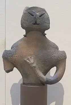 Dogū, terre cuite fragmentaireH. 25,2 cm. Site de Kamikurokoma, Fuefuki-shi, (Yamanashi). 3000-2000. Musée national de Tokyo