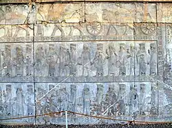 Les 3&nbsp;registres du Panneau nord (Apadana, escalier est)