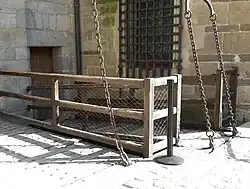 Le petit pont-levis.