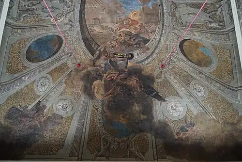 Détail du plafond du salon carré.