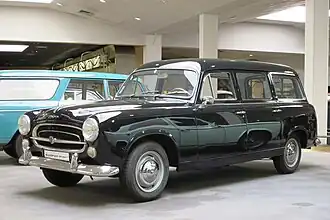 Break au Musée de l'Aventure Peugeot.