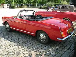 404 Cabriolet (capote ouverte).