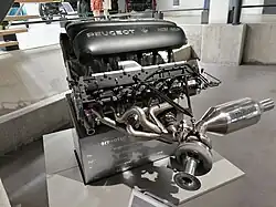Le moteur V12 HDi FAP exposé au Musée de l'Aventure Peugeot.