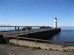 Phare en amont du canal