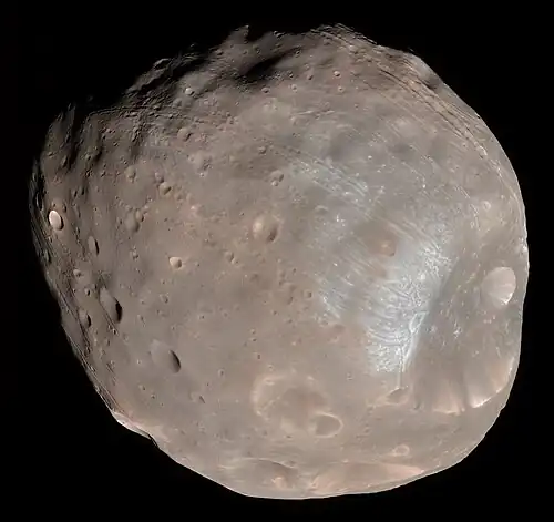 Le satellite de Mars Phobos vu le 23 mars 2008 à 6 800 km de distance par l'instrument HiRISE.