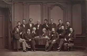 Comité de la Société photographique de Vienne,vers 1875. Eder est le second debout à gauche.