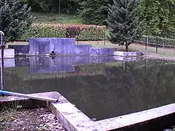 Pièce d'eau alimentée par l'une des nombreuses sources de la colline