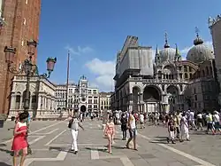 Photographie de jour de la place Saint-Marc à Venise