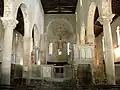 L'intérieur, la nef centrale.