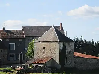 Le pigeonnier-chapelle.