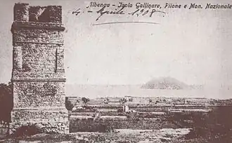 Le   Pilone , un ancien tombeau romain surmonté d’une tour.