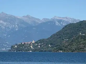 Pino sulla Sponda del Lago Maggiore