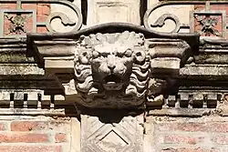 Hôtel de Pins : mufle de lion servant de gargouille.