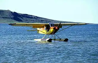 Piper Super Cub à Tinney Cove (Bathurst Inlet) au Canada (1998).