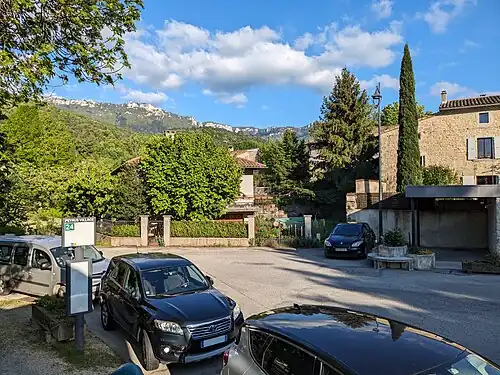 Place des Tilleuls à Peyrus (26).