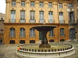 Fontaine d'Albertas, place d'Albertas