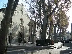 Place des Carmes, vue vers l'église Saint-Symphorien