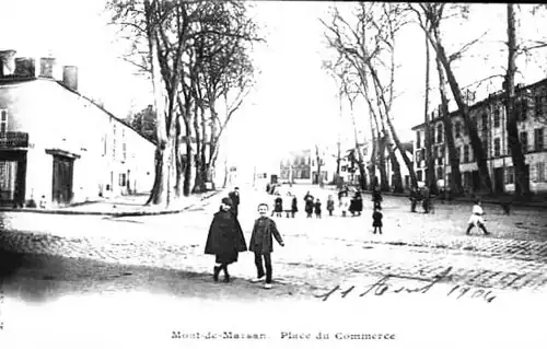 Photo ancienne de la place, en direction du sud